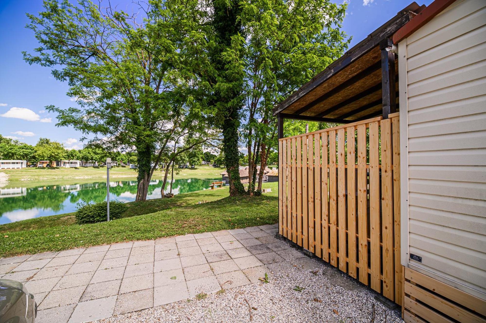 Lake View Mobile Homes With Thermal Riviera Tickets In Terme Catez Catez ob Savi Chambre photo